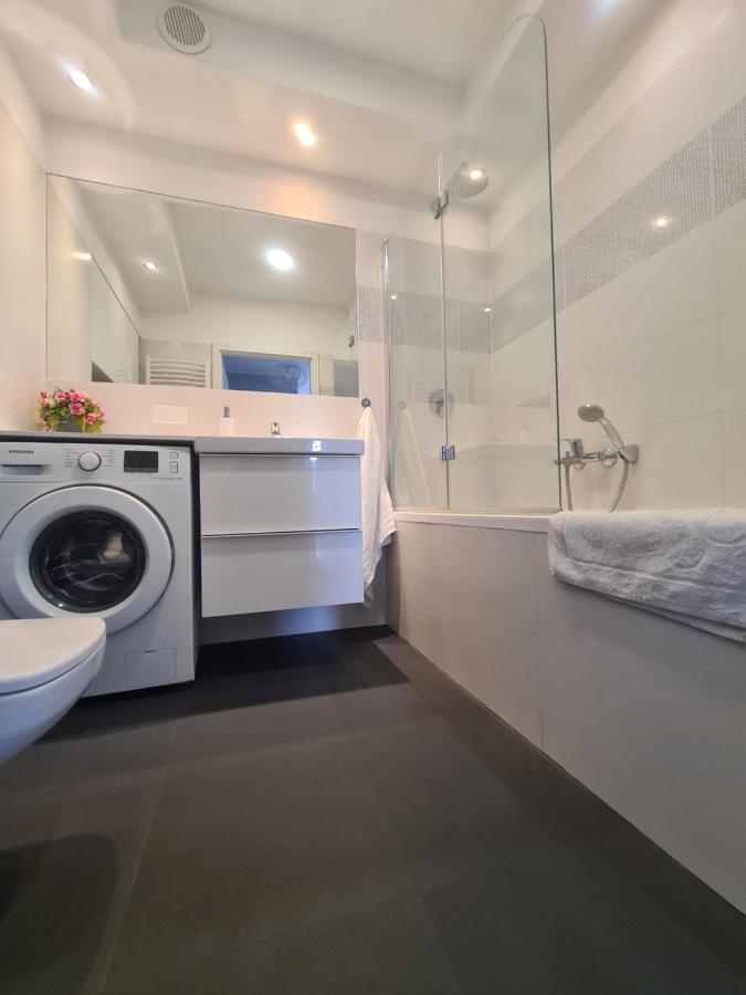 Apartament Rodzinny Z Ogrodkiem 格但斯克 外观 照片